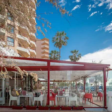 Angela - Adults Recommended Otel