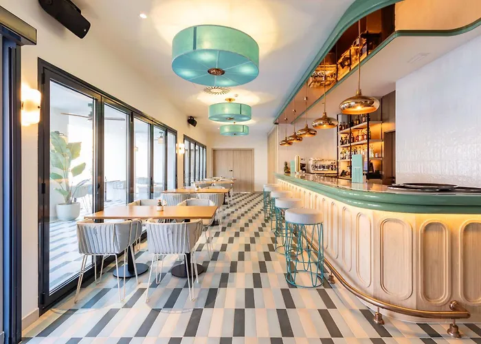 Angela - Adults Recommended Otel