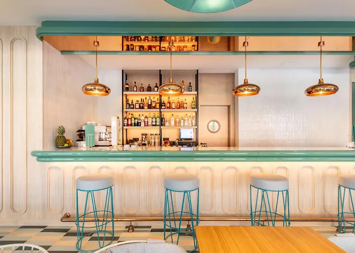 安吉拉成人推荐酒店 4* 丰希罗拉