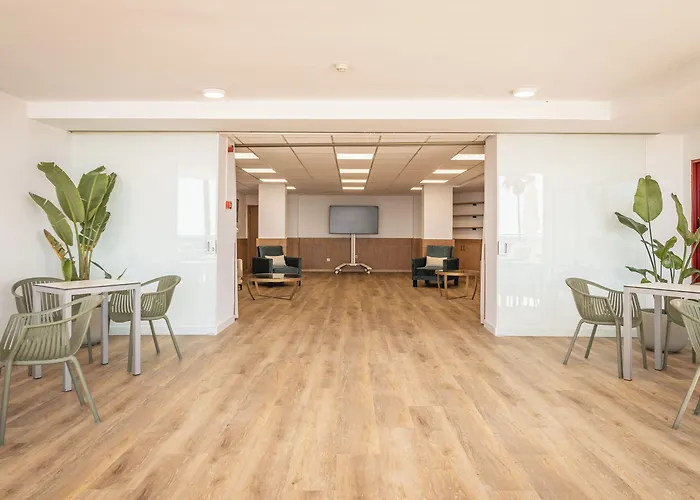 安吉拉成人推荐酒店 4* 丰希罗拉